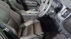 2025 (25) VOLVO XC60 2.0 B5P Plus Dark 5dr AWD Geartronic 4748760