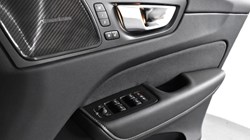 2025 (25) VOLVO XC60 2.0 B5P Plus Dark 5dr AWD Geartronic 4748787