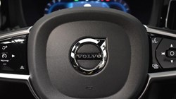 2025 (25) VOLVO XC60 2.0 B5P Plus Dark 5dr AWD Geartronic 4748776