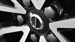 2025 (25) VOLVO XC60 2.0 B5P Plus Dark 5dr AWD Geartronic 4748804