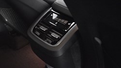 2025 (25) VOLVO XC60 2.0 B5P Plus Dark 5dr AWD Geartronic 4748792