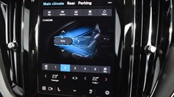 2025 (25) VOLVO XC60 2.0 B5P Plus Dark 5dr AWD Geartronic 4748780