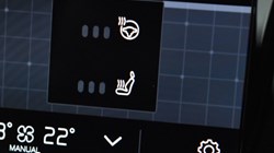 2025 (25) VOLVO XC60 2.0 B5P Plus Dark 5dr AWD Geartronic 4748783