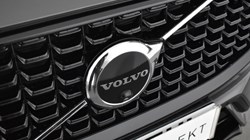 2025 (25) VOLVO XC60 2.0 B5P Plus Dark 5dr AWD Geartronic 4748806