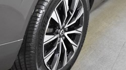 2025 (25) VOLVO XC60 2.0 B5P Plus Dark 5dr AWD Geartronic 4748802