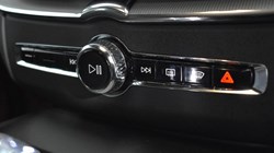 2025 (25) VOLVO XC60 2.0 B5P Plus Dark 5dr AWD Geartronic 4748784