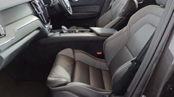 2025 (25) VOLVO XC60 2.0 B5P Plus Dark 5dr AWD Geartronic 4748765