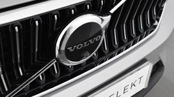 2025 (25) VOLVO XC40 2.0 B4P Ultra Dark 5dr Auto 4750816