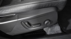 2025 (25) VOLVO XC40 2.0 B4P Ultra Dark 5dr Auto 4750801