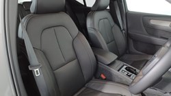 2025 (25) VOLVO XC40 2.0 B4P Ultra Dark 5dr Auto 4750765