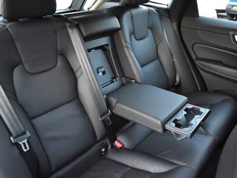 2023 (73) VOLVO XC60 2.0 B4D Plus Dark 5dr AWD Geartronic 4892241