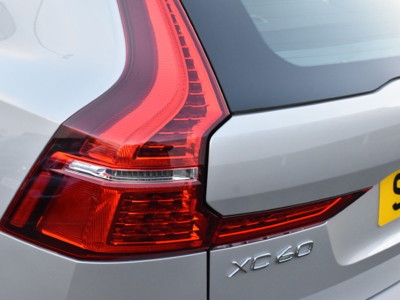 2023 (73) VOLVO XC60 2.0 B4D Plus Dark 5dr AWD Geartronic 4892259