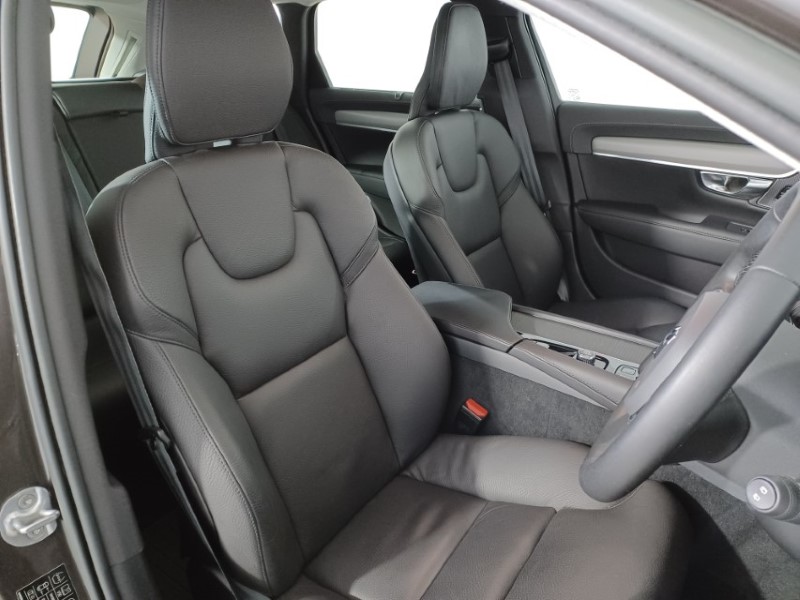 2022 (22) VOLVO V90 2.0 B5P Cross Country Plus 5dr AWD Auto 4787670