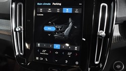 2022 (22) VOLVO XC40 2.0 B3P Plus Dark 5dr Auto 4739490