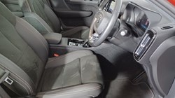 2022 (22) VOLVO XC40 2.0 B3P Plus Dark 5dr Auto 4739471