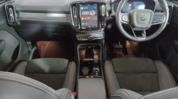 2022 (22) VOLVO XC40 2.0 B3P Plus Dark 5dr Auto 4739477