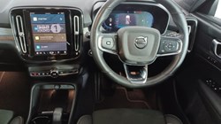 2022 (22) VOLVO XC40 2.0 B3P Plus Dark 5dr Auto 4739476
