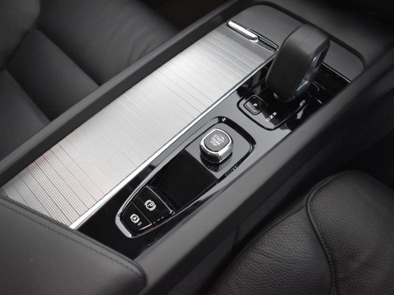 2024 (74) VOLVO XC60 2.0 B5P Core 5dr AWD Geartronic 4846249