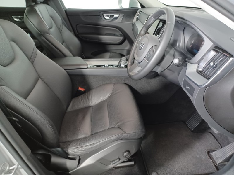 2024 (74) VOLVO XC60 2.0 B5P Core 5dr AWD Geartronic 4846222