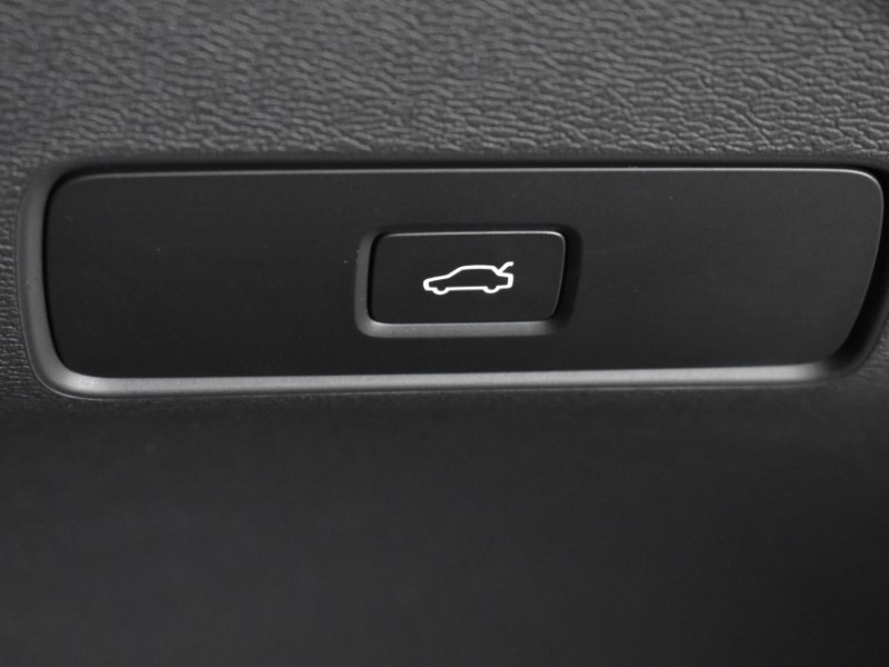 2024 (74) VOLVO XC40 2.0 B3P Core 5dr Auto 4762293