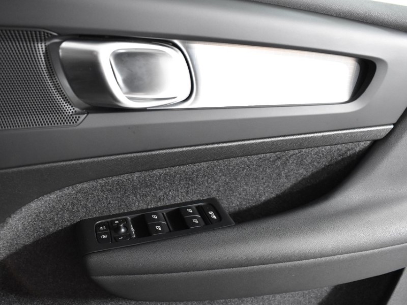 2024 (74) VOLVO XC40 2.0 B3P Core 5dr Auto 4762294