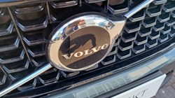2025 (75) VOLVO XC40 2.0 B3P Plus Dark 5dr Auto 5395783