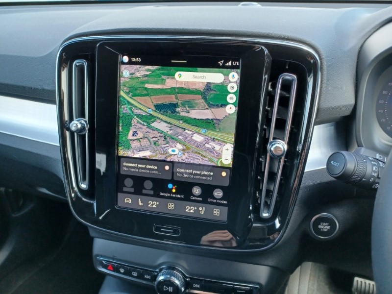 2025 (75) VOLVO XC40 2.0 B3P Plus Dark 5dr Auto 5395698