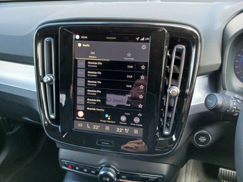 2025 (75) VOLVO XC40 2.0 B3P Plus Dark 5dr Auto 5395702