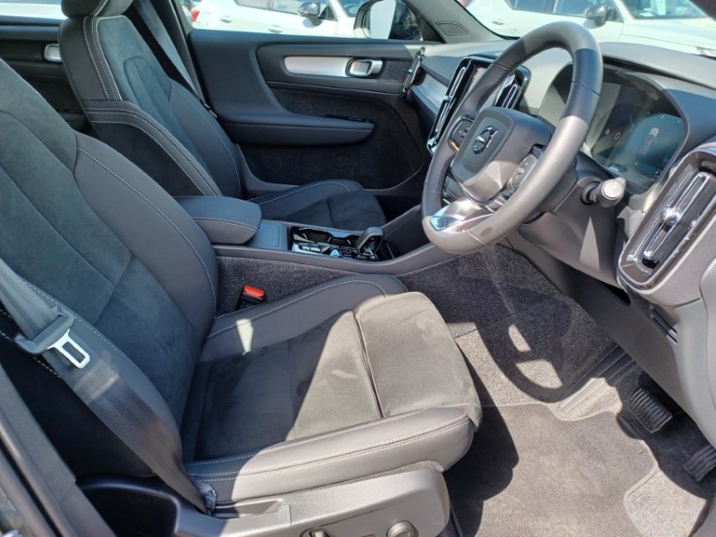 2025 (75) VOLVO XC40 2.0 B3P Plus Dark 5dr Auto 5395710