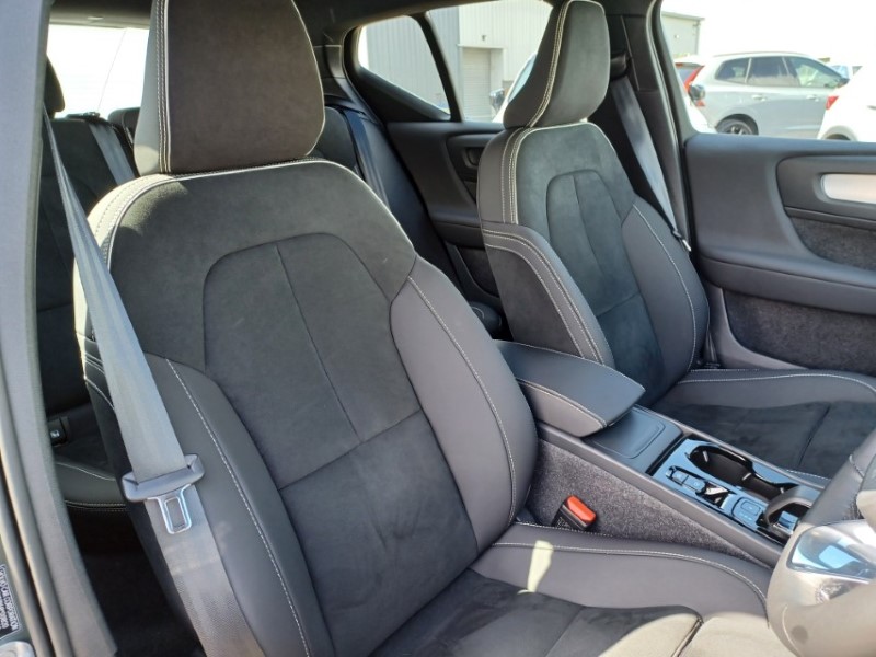 2025 (75) VOLVO XC40 2.0 B3P Plus Dark 5dr Auto 5395712