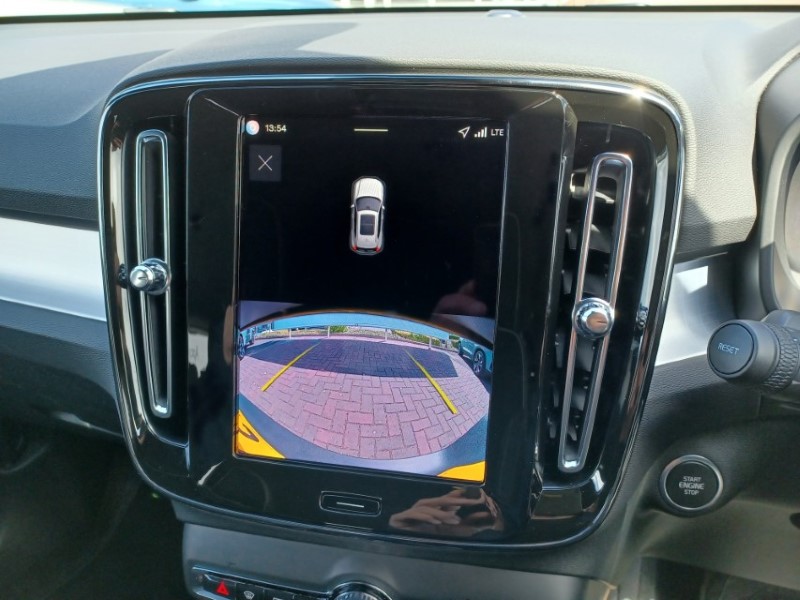 2025 (75) VOLVO XC40 2.0 B3P Plus Dark 5dr Auto 5395704