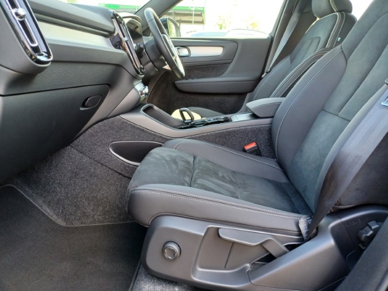 2025 (75) VOLVO XC40 2.0 B3P Plus Dark 5dr Auto 5395719