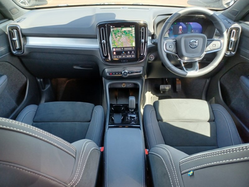 2025 (75) VOLVO XC40 2.0 B3P Plus Dark 5dr Auto 5395718
