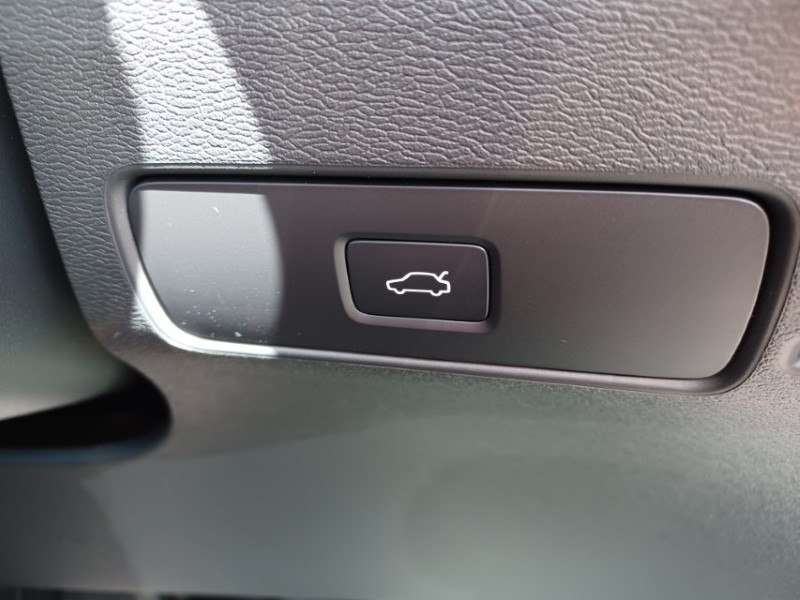 2025 (75) VOLVO XC40 2.0 B3P Plus Dark 5dr Auto 5395691