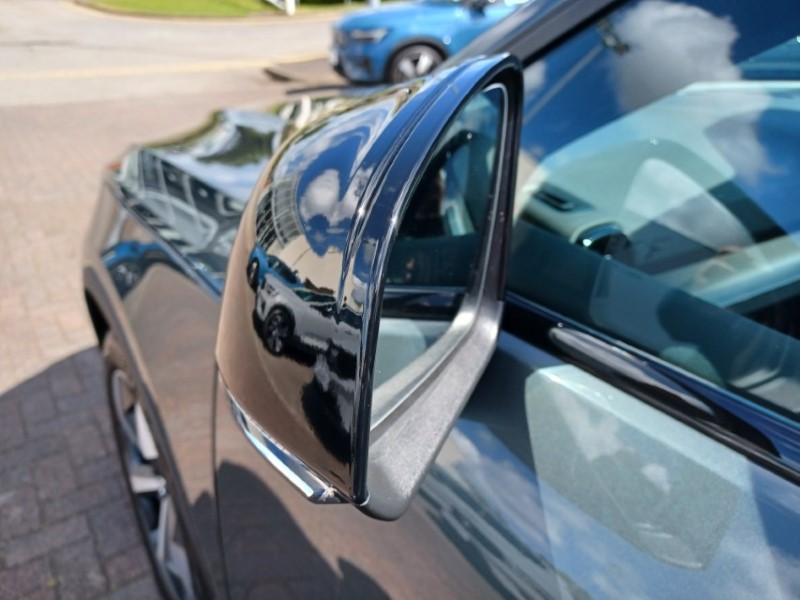 2025 (75) VOLVO XC40 2.0 B3P Plus Dark 5dr Auto 5395727