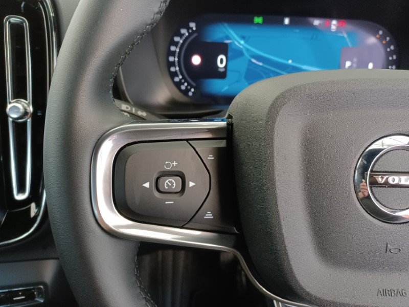 2025 (75) VOLVO XC40 2.0 B3P Plus Black Edition 5dr Auto 5537425