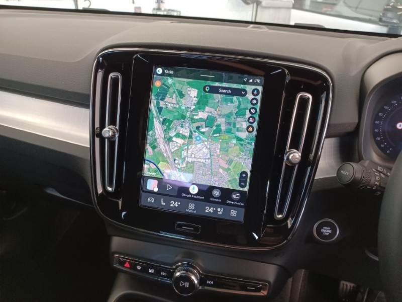2025 (75) VOLVO XC40 2.0 B3P Plus Black Edition 5dr Auto 5537419