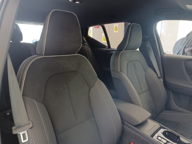 2025 (75) VOLVO XC40 2.0 B3P Plus Black Edition 5dr Auto 5537433
