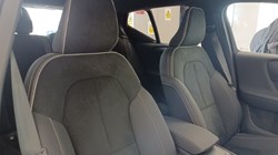 2025 (75) VOLVO XC40 2.0 B3P Plus Black Edition 5dr Auto 5537433