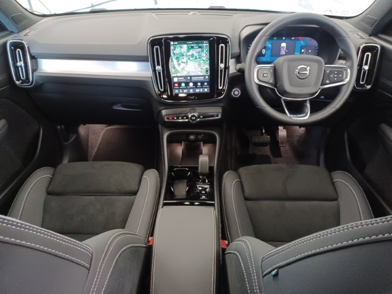 2025 (75) VOLVO XC40 2.0 B3P Plus Black Edition 5dr Auto 5537438