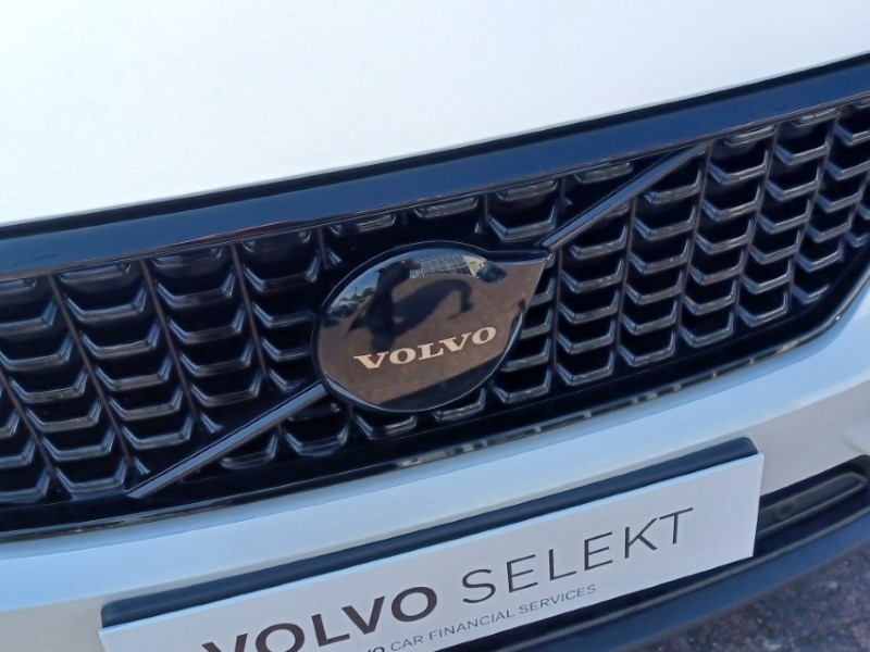 2025 (75) VOLVO XC40 2.0 B3P Plus Black Edition 5dr Auto 5537458