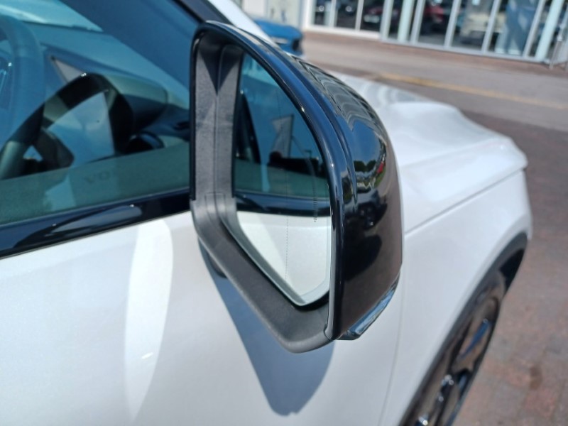 2025 (75) VOLVO XC40 2.0 B3P Plus Black Edition 5dr Auto 5537456
