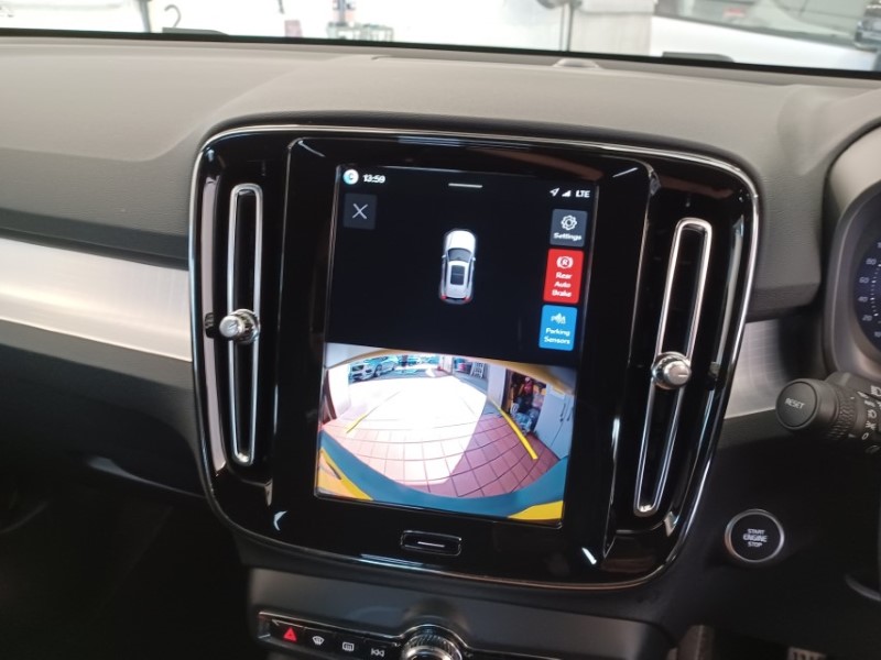 2025 (75) VOLVO XC40 2.0 B3P Plus Black Edition 5dr Auto 5537420