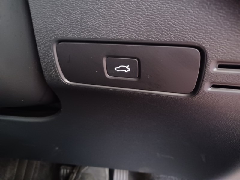 2025 (75) VOLVO XC40 2.0 B3P Plus Black Edition 5dr Auto 5537422