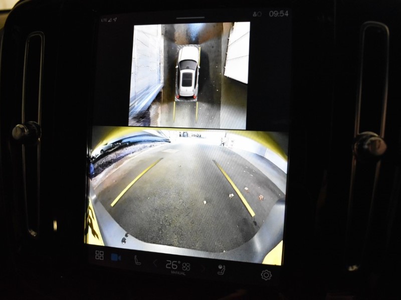 2024 (24) VOLVO XC40 2.0 B3P Plus Dark 5dr Auto 4796161