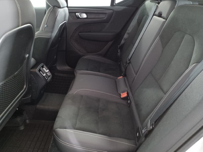 2024 (24) VOLVO XC40 2.0 B3P Plus Dark 5dr Auto 4796139