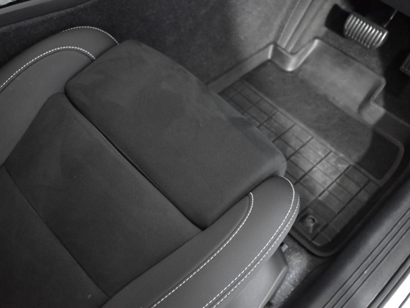 2024 (24) VOLVO XC40 2.0 B3P Plus Dark 5dr Auto 4796183