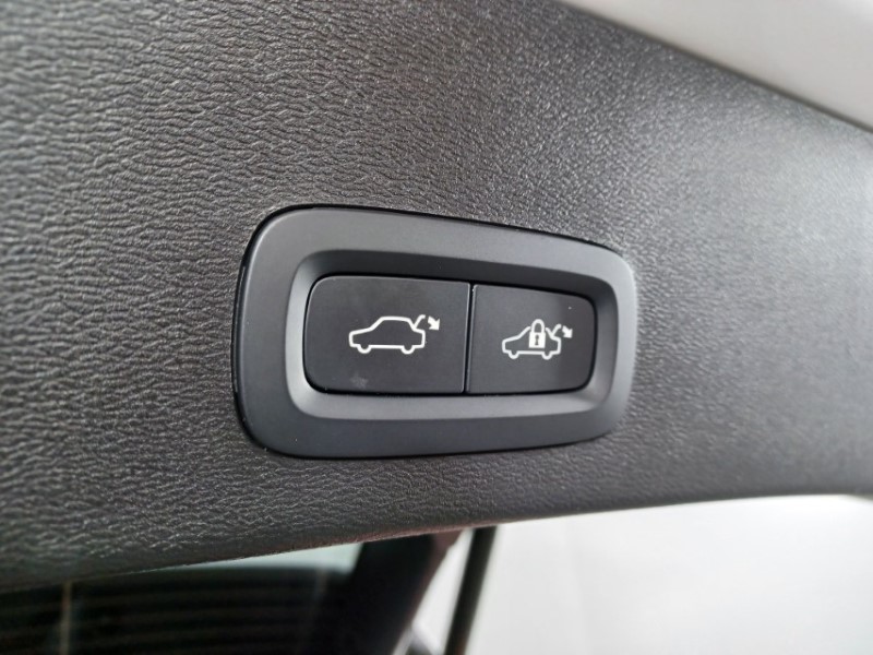 2024 (24) VOLVO XC40 2.0 B3P Plus Dark 5dr Auto 4796146