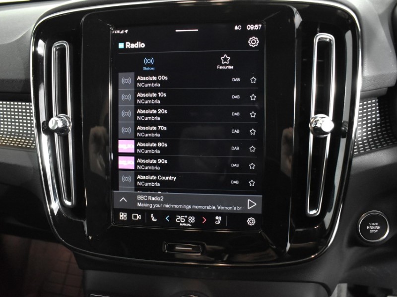 2024 (24) VOLVO XC40 2.0 B3P Plus Dark 5dr Auto 4796167