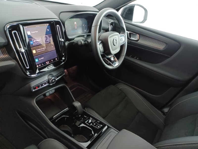 2024 (24) VOLVO XC40 2.0 B3P Plus Dark 5dr Auto 4796136